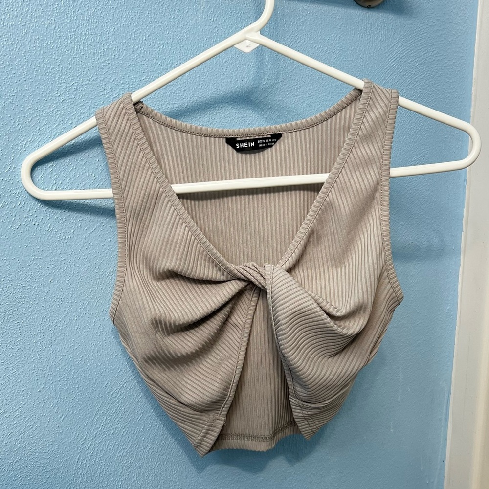 Nude twisted top